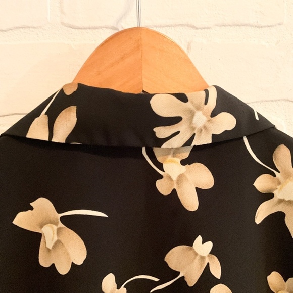 Vintage Women’s Button down shirt Dark Floral Magnolias Black Cream M - Picture 6 of 9